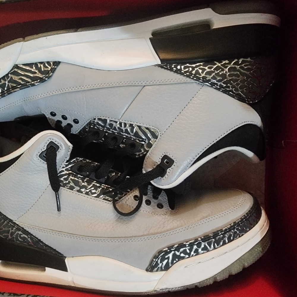 Jordan Gray and Black Sneakers with Air Cushioning